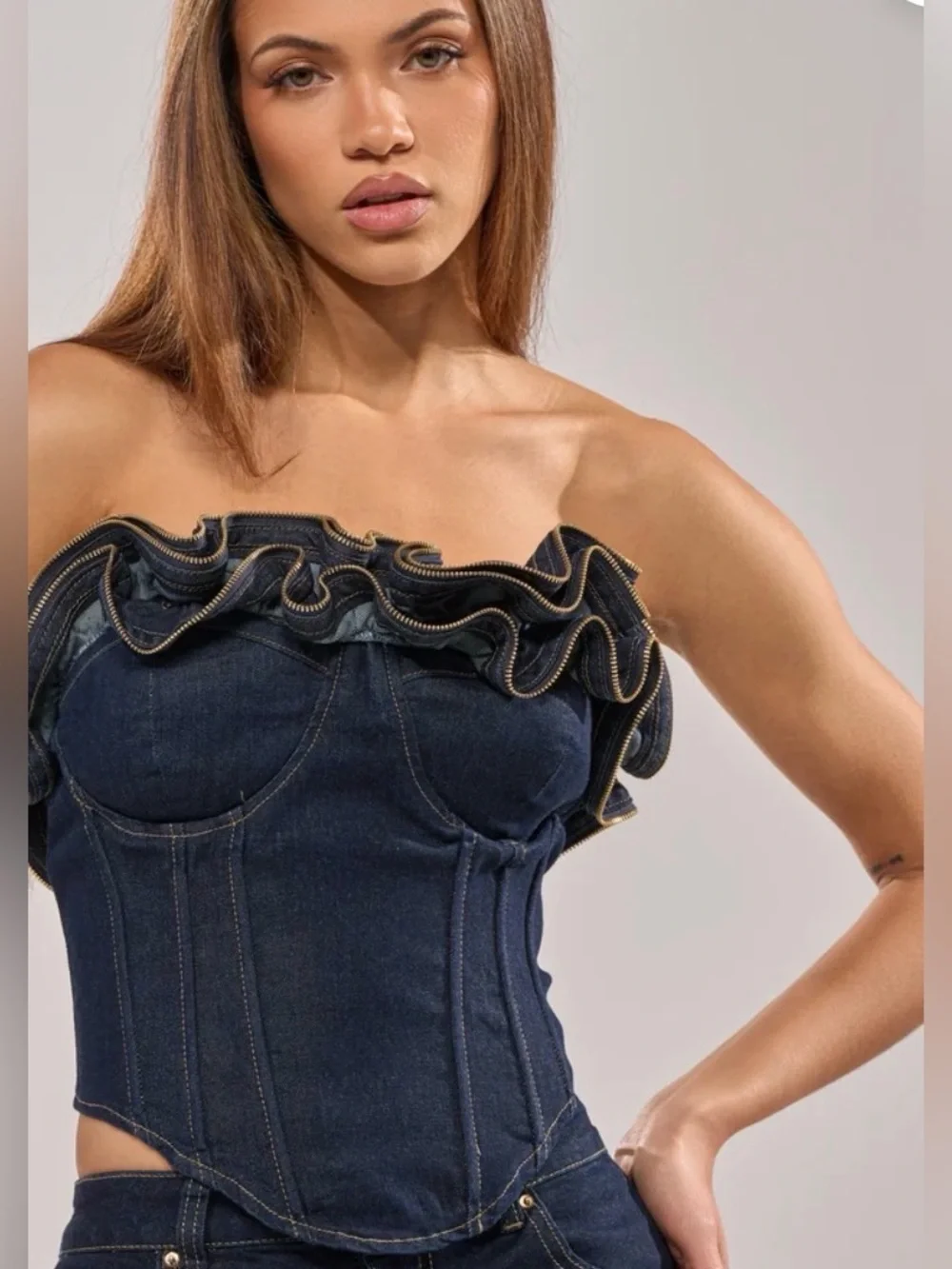 NWT akira Dark Blue Ruffle-Hem Cropped Denim Shorts and top size M